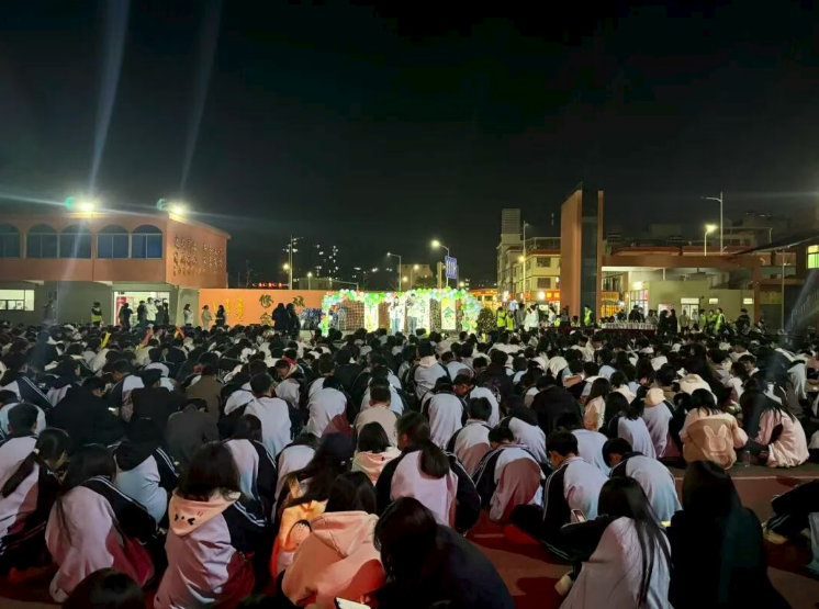 【校园动态】星光草坪，青春开唱——草坪音乐节圆满落幕！