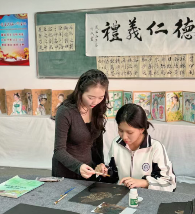 【名师课堂】烧箔画：非遗进课堂的新玩法